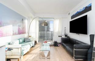 1-bedroom apartment in Lake Shore Boulevard West for C$787,000