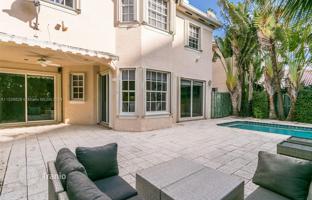 5-bedroom house 323 m² in Golden Beach for $2,700,000