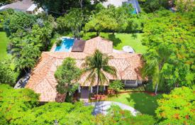 Comfortable villa with a backyard, a pool, a patio and a garage, Miami, USA for $1,000,000