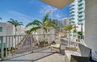 2-bedroom apartments in condo 100 m² in Hollywood for $375,000