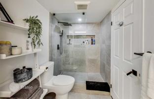 5-bedroom apartment in Etobicoke for C$1,057,000