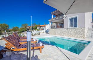 4-bedroom house 170 m² in Primorje-Gorski Kotar County for 660,000 €