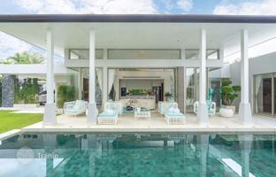 4-bedroom villa 360 m² in Bang Tao Beach for $1,340,000