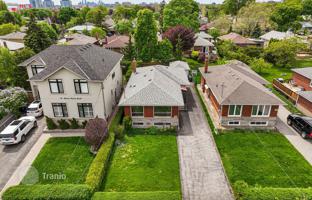 9-bedroom house in Etobicoke for C$1,635,000