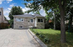 9-bedroom house in Etobicoke for C$2,000,000