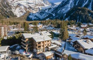 Duplex apartment with a garden, a jacuzzi and a garage near the ski lift, Chamonix, France for 2,100,000 €