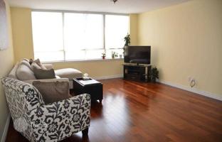 4-bedroom apartment in Bay Street for C$958,000