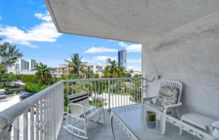 2-bedroom apartments in condo 126 m² in Sunny Isles Beach for $419,000