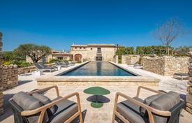 Detached house – Oppède, Provence - Alpes - Cote d'Azur, France for 18,800 € per week