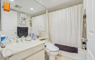 2-bedroom apartment in University Avenue for C$930,000