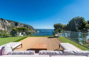 Bright two-storey villa with sea views and a swimming pool in Eze, Côte d'Azur, France for 3,000,000 €