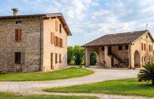 14-bedroom villa in Mantua for 1,400,000 €