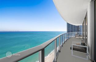 3-bedroom apartments in condo 163 m² in South Ocean Drive for $1,868,000