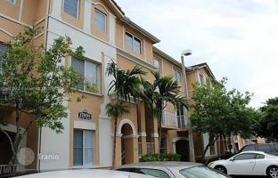 2-bedroom apartments in condo 96 m² in Hialeah for $322,000