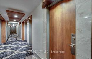 5-bedroom apartment in Lake Shore Boulevard West for C$854,000