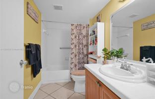 2-bedroom apartments in condo 112 m² in Pembroke Pines for $276,000