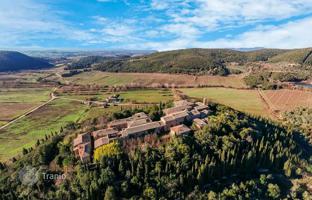 Villa 11,000 m² in Rapolano Terme for 38,000,000 €