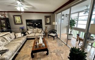 2-bedroom apartments in condo 107 m² in Miami for $290,000