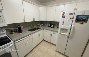 2-bedroom apartments in condo 100 m² in Aventura for $380,000