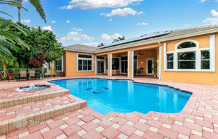 5-bedroom house 562 m² in Davie for $1,850,000