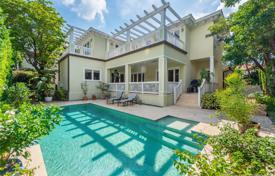 Spacious villa with a backyard, a swimming pool, a sitting area, terraces and a parking, Key Biscayne, USA for $3,090,000