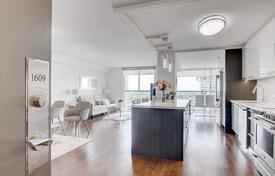 Apartment – Yonge Street, Toronto, Ontario,  Canada for C$744,000