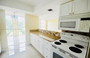 1-bedroom apartments in condo 102 m² in Hallandale Beach for $275,000