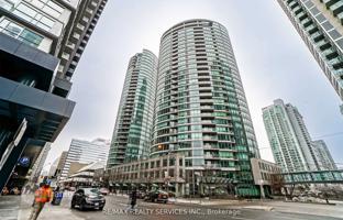 6-bedroom apartment in Front Street West for C$1,074,000