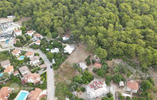 Land plot 1,000 m² in Kemer for 22,211,000 TRY