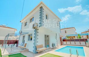 3-bedroom villa in Frenaros for 289,000 €