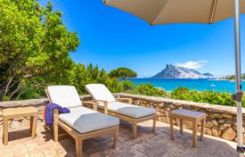 Villa on The beach. Cala Girgolu is a bay in front of the island of Tavolara. for 15,500 € per week