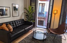 Spacious apartment with a balcony in a building with an elevator, Barcelona, Spain for 500,000 €