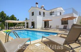 This very comfortable villa with private pool is located in a prime quiet location of Coral Bay and in short walk (less than for 1,900 € per week