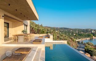 House with large swimming pool and sea views, 100 metres from the beach, Galatas, Greece for 3,000,000 €