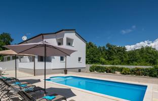 8-room house 400 m² in Porec for 812,000 €