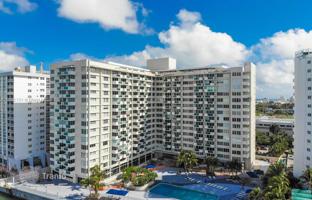 Condo 51 m² in West Avenue for $330,000