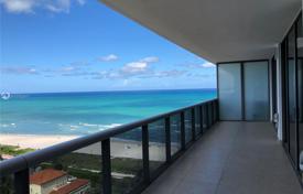 Comfortable apartment with ocean views in a residence on the first line of the beach, Miami Beach, Florida, USA for 778,000 €