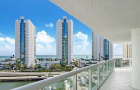 Bright apartment with city views in a residence on the first line of the beach, Sunny Isles Beach, Florida, USA for $916,000