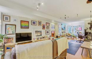 5-bedroom apartment in University Avenue for C$853,000