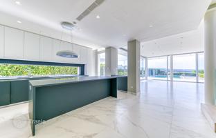 5-bedroom cottage 305 m² in Coral Bay for 2,000,000 €