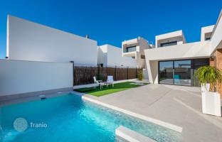 3-bedroom villa 225 m² in Los Montesinos for 490,000 €