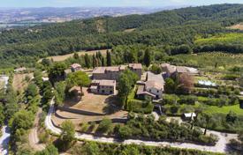 Two-storey traditional villa with a garden and a parking in Umbertide, Umbria, Italy for 900,000 €