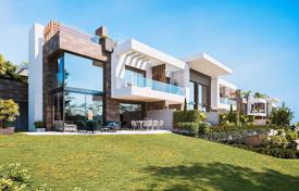 Luxury terraced villa with 5 bedrooms, private pool and sea views in Marbella for 1,820,000 €
