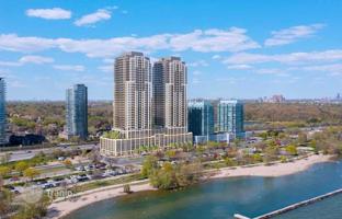 4-bedroom apartment in Lake Shore Boulevard West for C$1,085,000