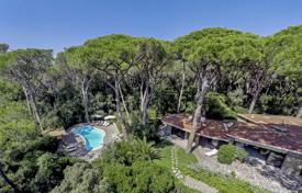 Magnificent villa 250 m away from the beach, Roccamare, Tuscany, Italy for 17,800 € per week