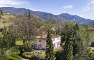 5-bedroom villa 450 m² in Capannori for 1,700,000 €