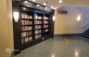 5-bedroom apartment in Bay Street for C$959,000
