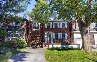 4-bedroom house in East York for C$2,469,000