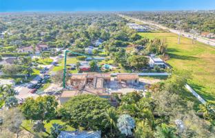 7-bedroom house 1,133 m² in West End for $6,499,000