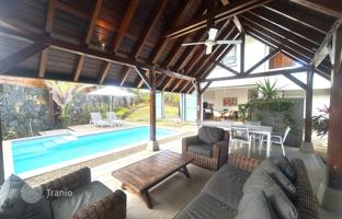 3-bedroom villa 181 m² in Rivière Noire District for $987,000